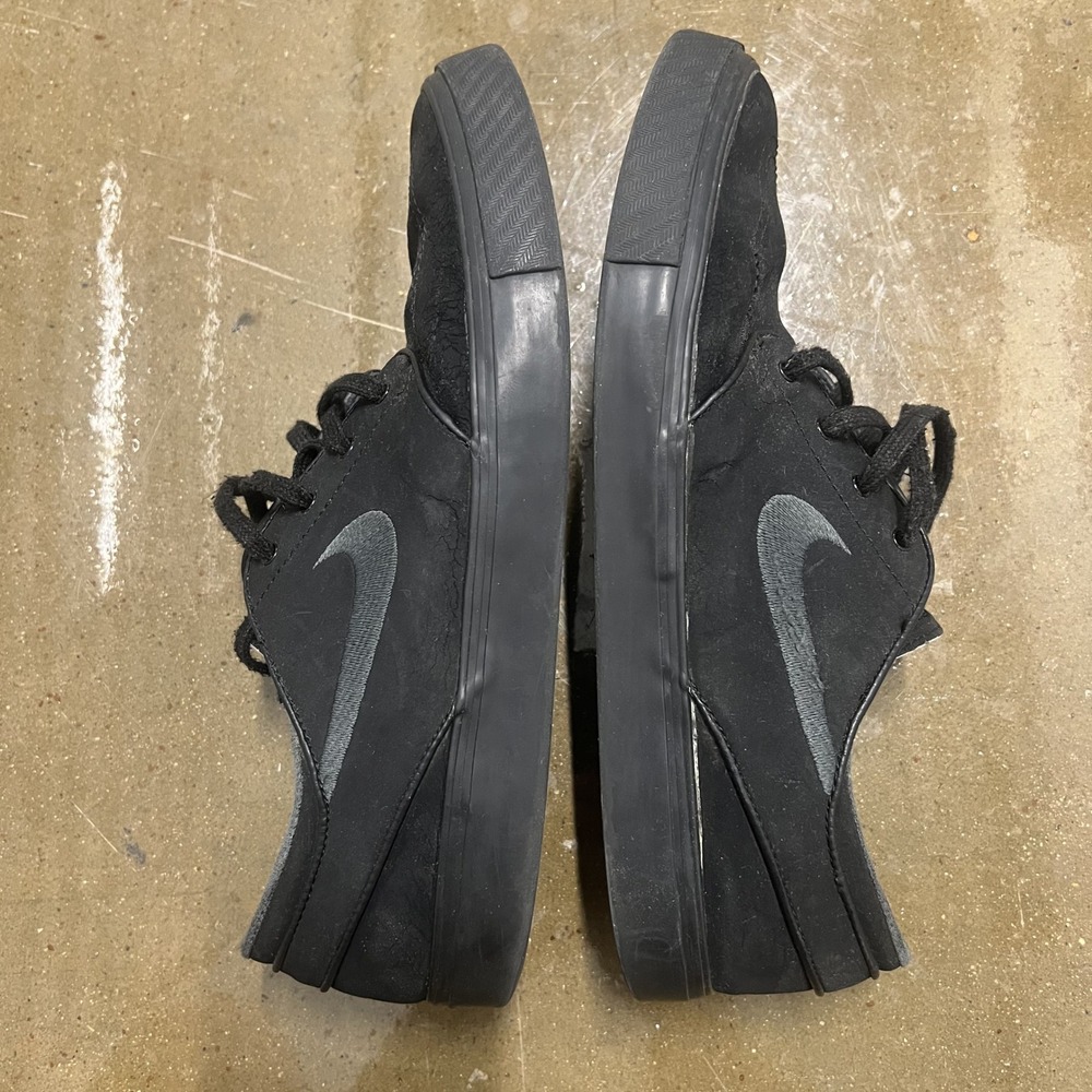 Nike SB Stefan Janoski Size 9.5 Mens Black Skate Shoes Low Top Sneaker - Picture 4 of 7